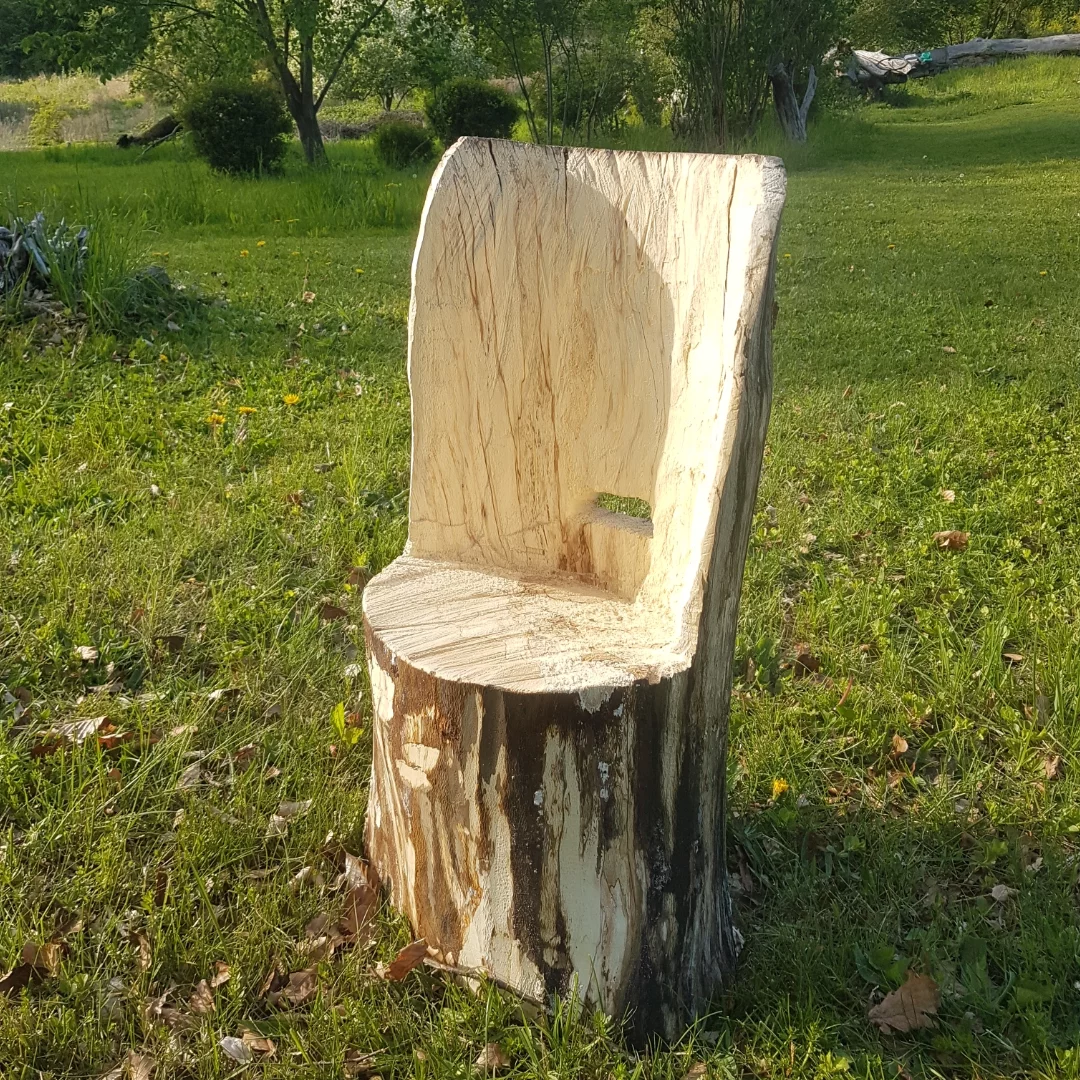 Liten kullstol i trä